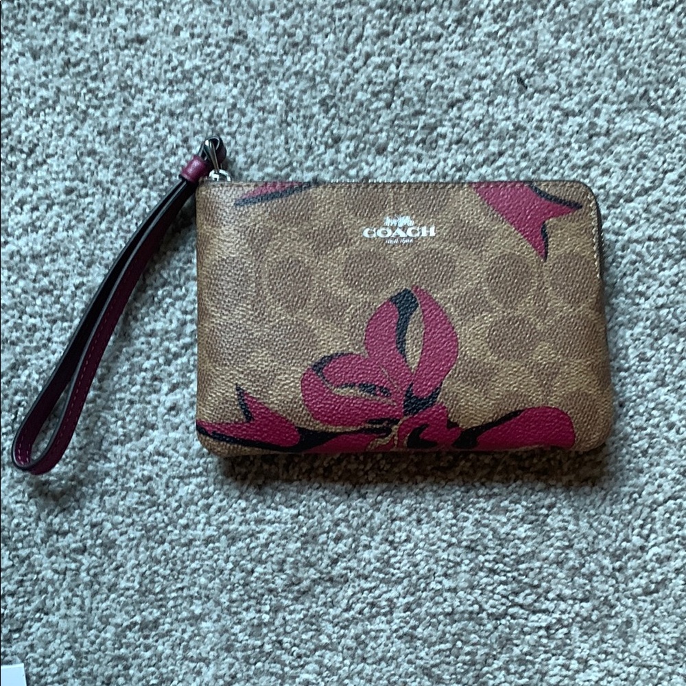 NWT Coach Corner Zip Wristlet